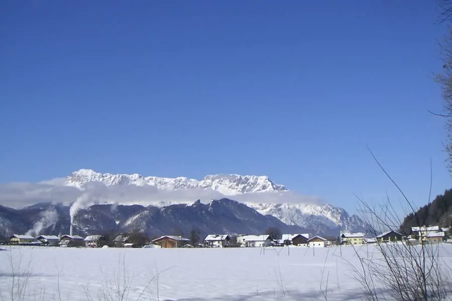 tiefer Schnee auf unserer Terrasse mit Blick zum Untersberg